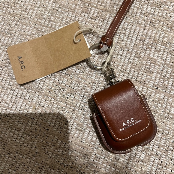 A.P.C. Max AirPods case genuine leather - Picture 4 of 7